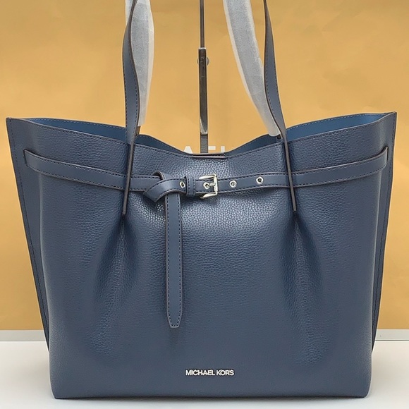 MICHAEL KORS OUTLET
Emilia Large Pebbled Leather Tote Bag
COLOR NAVY
NWT - Picture 4 of 16